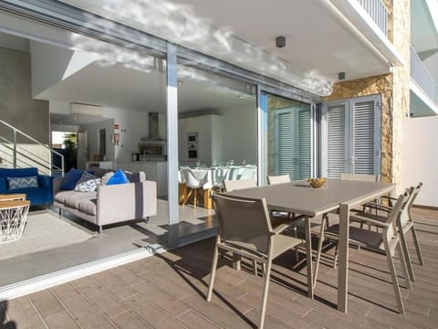Luxury House - Privat Heated Pool & Ecologic & BBQ & Privacy & Albufeira Villa in Albufeira