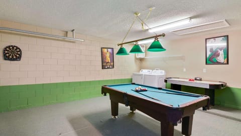 Billiard, Game Room