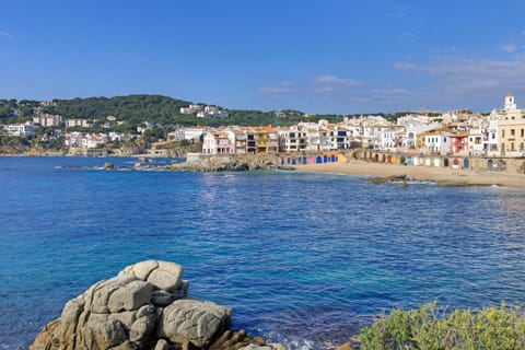 Nearby landmark, Day, Natural landscape, Beach, City view, Mountain view, Sea view