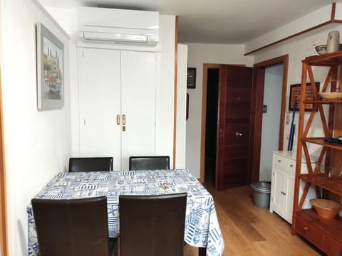 Kitchen or kitchenette, Living room, Seating area, Dining area, wardrobe, air conditioner