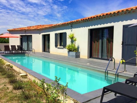 charming family house with pool located at L'isle sur la sorgue - sleeps 8 Villa in L'Isle-sur-la-Sorgue
