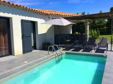 charming family house with pool located at L'isle sur la sorgue - sleeps 8 Villa in L'Isle-sur-la-Sorgue