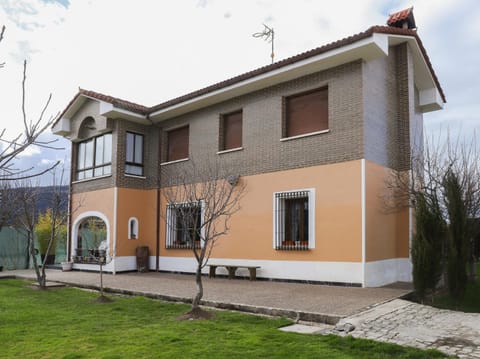 Casa los Arcos House in Cantabria