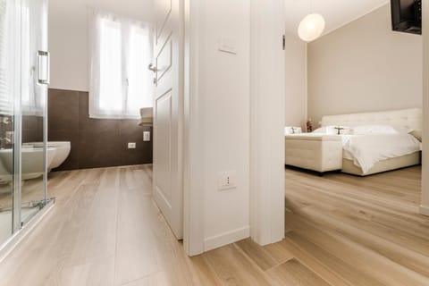 Bed, Bathroom, Photo of the whole room, Bedroom