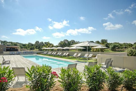 Patio, Day, Summer, Garden, Garden view, Pool view, Swimming pool, sunbed