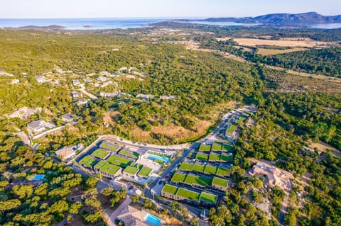 Property building, Nearby landmark, Spring, Day, Neighbourhood, Natural landscape, Bird's eye view, Summer, City view, Lake view, Mountain view, Sea view, Swimming pool