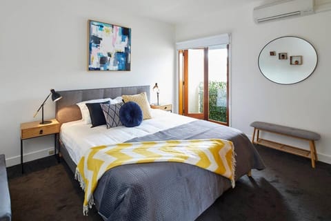 Spacious Carlton 1 bedroom Apt With Secure Parking Condominio in Melbourne