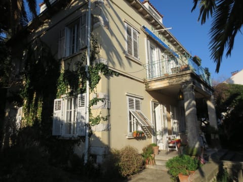 Property building, Facade/entrance, Garden