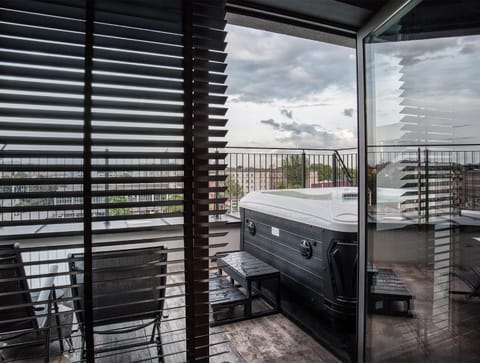 Balcony/Terrace, City view