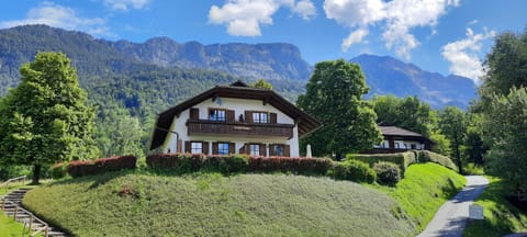 Property building, Natural landscape, Mountain view, Location