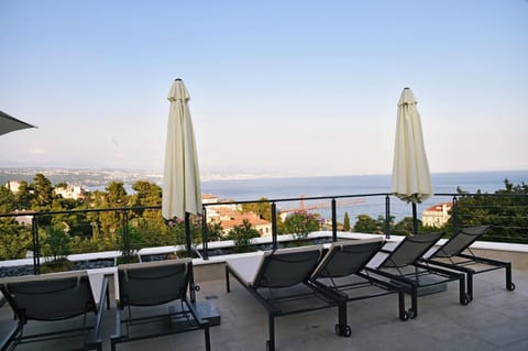 Apartments in Villa Ziza, rooftop swimming pool Condo in Opatija