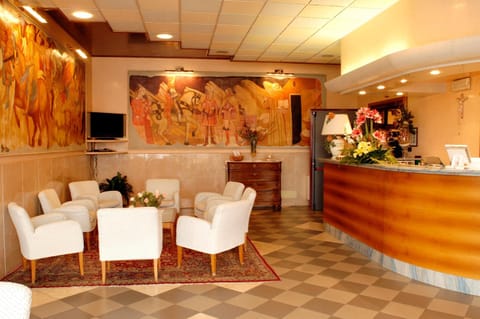 Communal lounge/ TV room, Lobby or reception