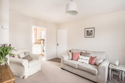 Mabel's View Apartment in England