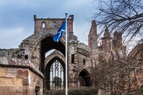Mabel's View Apartment in England