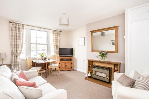 Mabel's View Apartment in England