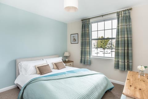 Mabel's View Apartment in England