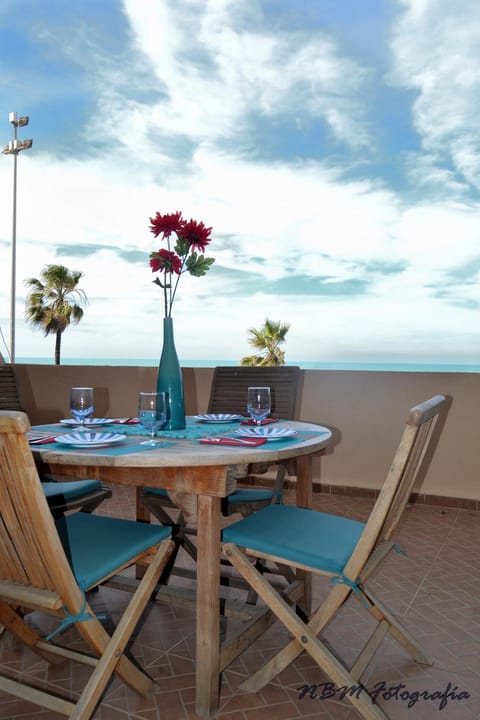 AMAZING FRONTAL BEACH APARTMENT #Traveller's Awards2023 Eigentumswohnung in Cadiz