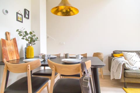 Property building, TV and multimedia, Kitchen or kitchenette, Dining area