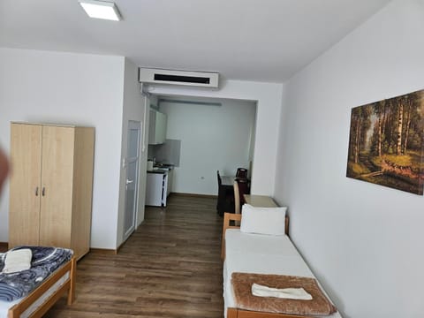 Dining area, Bedroom, air conditioner