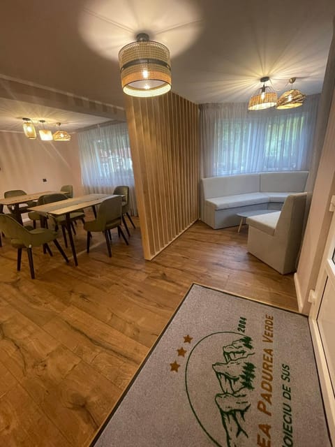 Pensiunea Padurea Verde Bed and Breakfast in Brașov County