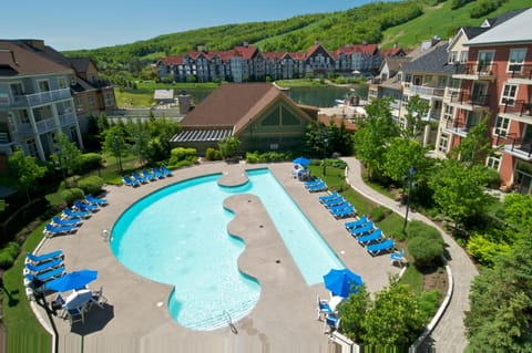 Blue Mountain Resort Mosaic Suites Hotel in Grey Highlands