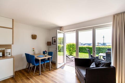 Kitchen or kitchenette, Seating area
