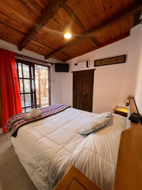 Bed, TV and multimedia, Inner courtyard view, heating