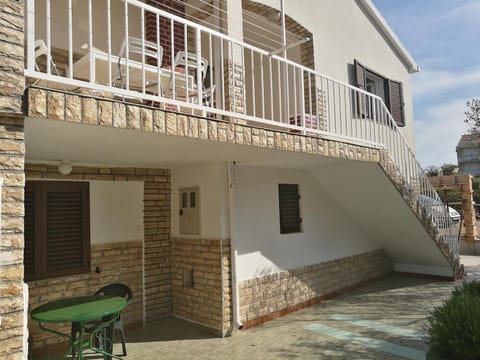 Facade/entrance, Day, Balcony/Terrace, On site