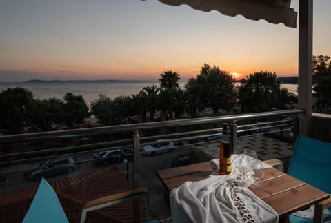 Sunset Studios - Suites with Seaview & Back Side Apartements Condo in Halkidiki