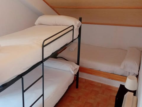 Bed, Photo of the whole room, Bedroom, bunk bed