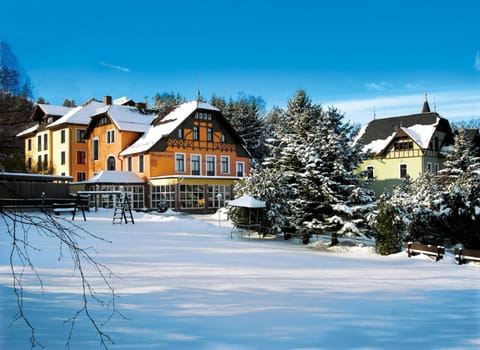 Property building, Natural landscape, Winter