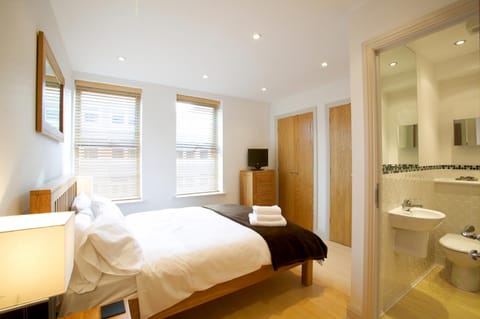 2 bed 2 bath at Pelican Hse in Newbury - FREE secure, allocated parking Apartamento in Newbury