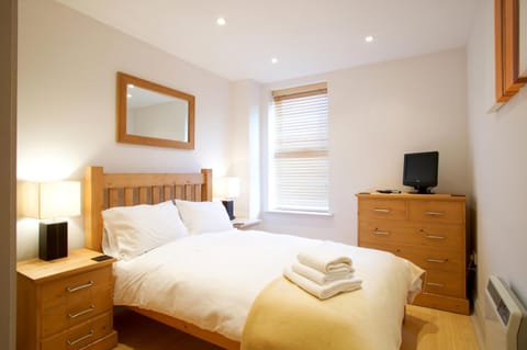 2 bed 2 bath at Pelican Hse in Newbury - FREE secure, allocated parking Apartamento in Newbury