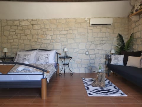 Robinson crusoe style house "MASLINA'' Maison in Split-Dalmatia County