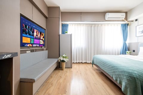 Communal lounge/ TV room, Bed, TV and multimedia, Photo of the whole room, Bedroom, air conditioner