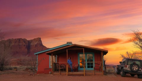 Property building, Patio, View (from property/room), Balcony/Terrace, Seating area, Mountain view, Sunrise, Sunset