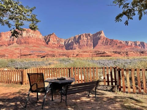 Patio, Nearby landmark, Day, Natural landscape, View (from property/room), Balcony/Terrace, Seating area, Dining area, Mountain view