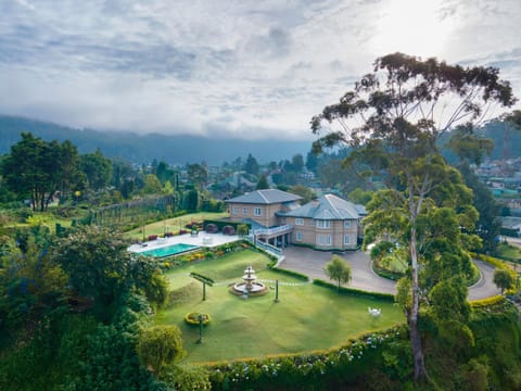 Property building, Bird's eye view, Garden, Swimming pool