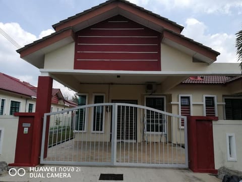Eryna Homestay Melaka Haus in Malacca
