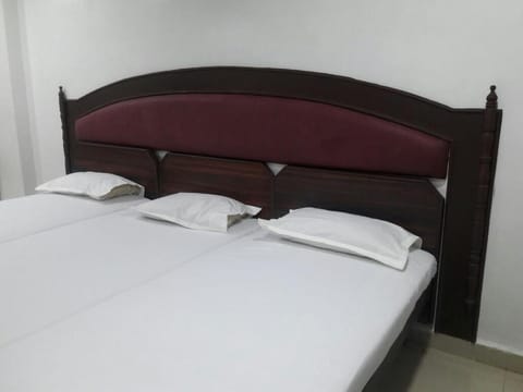Hotel Sorrento Guest house Anna Nagar East Metro Shenoy Nagar metro budget monthly daily rooms Hôtel in Chennai
