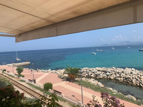 L’Ile Rousse les pieds dans l’eau Condominio in L'Île-Rousse