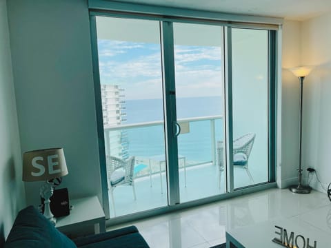 Excellent Hollywood 2BD Condo 0012-21mar Apartment in Hollywood Beach