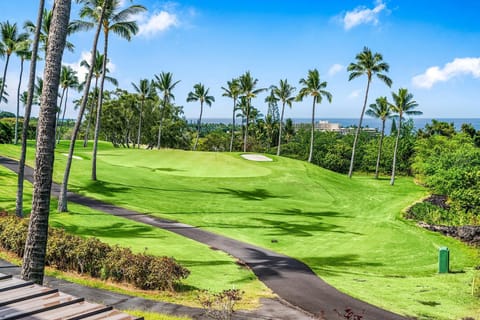 Countryclub Villas-Kona Luxury Ocean & Golf Views Condo in South Kona