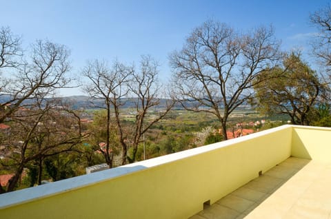 Facade/entrance, Balcony/Terrace, Garden view, Sea view