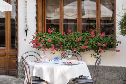 Restaurant/places to eat, Day, Summer, Dining area
