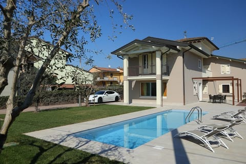 Property building, Swimming pool, Swimming pool