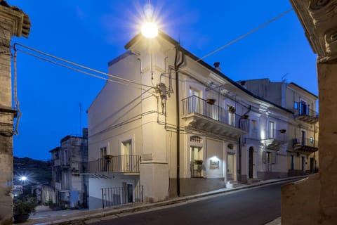 Property building, Neighbourhood, View (from property/room), Street view