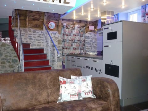 Kitchen or kitchenette, Seating area