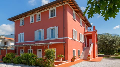 Facade/entrance, Summer, Guests, group of guests, Family
