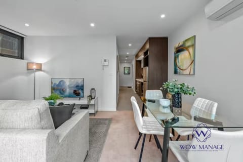 WOW Apartment on Sutherland Condo in Melbourne